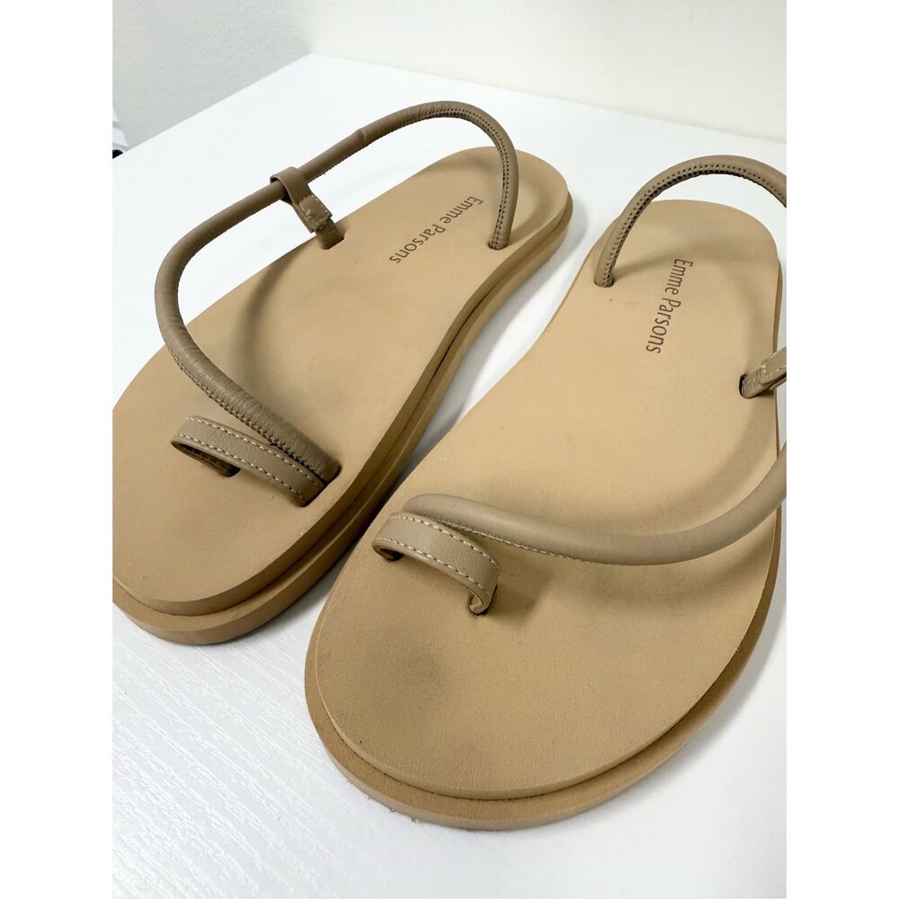 Emme Parsons Women's Tan Minimalist Toe-Ring Sandals - Picture 3 of 7